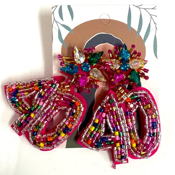Jewelry - 🎉 40! Beaded earrings 🩷